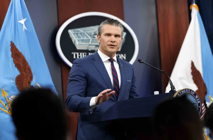ABD Savunma Bakanı Hegseth: "İran kötü bir seçim yaparsa hem abluka olacak hem de bombalar yağacak"
