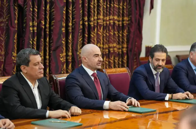 ABD’nin Suriye Özel Temsilcisi Barrack, terör örgütü SDG elebaşı Mazlum Abdi ile görüştü
