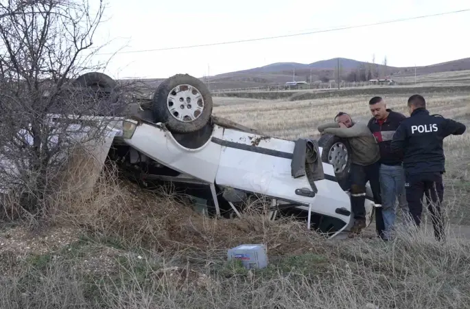 Acı manzarayla karşılaştı, gözyaşlarını tutmadı: Hurdaya dönen otomobildeki 2 yeğeni yaralandı
