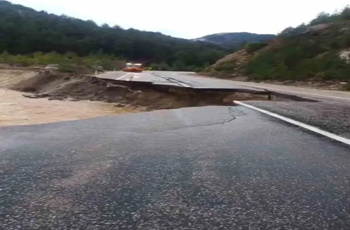Adana’da Kozan-Kayseri karayolu ulaşıma kapandı
