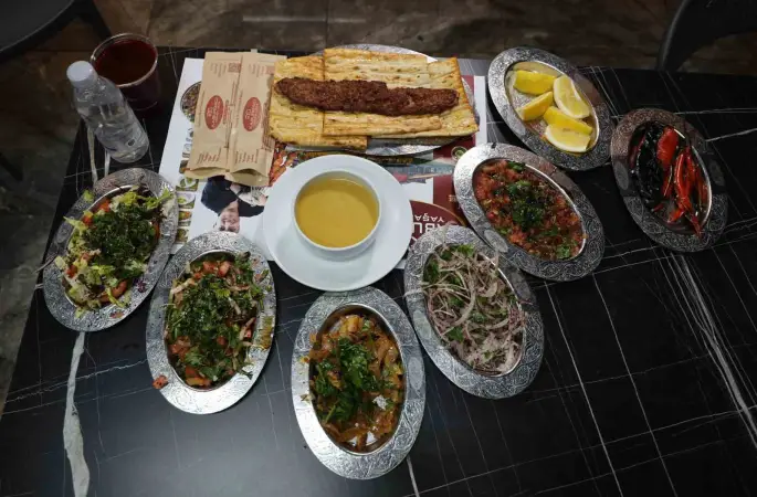 Adanalı kebapçılar Ramazan’a hazır: İftar sofralarında lezzet şöleni yaşanacak
