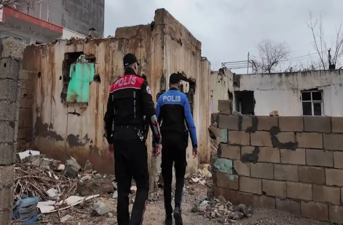 Adıyaman genelinde metruk binaların yıkım süreci sürüyor
