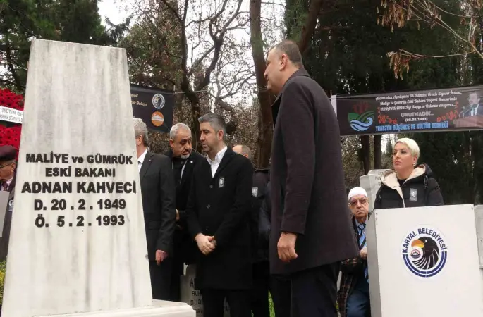 Adnan Kahveci ölümünün 33’üncü yılında kabri başında anıldı
