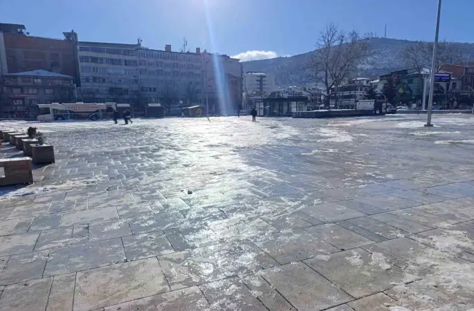 Afyonkarahisar yılın ilk gününe dondurucu soğukla başladı

