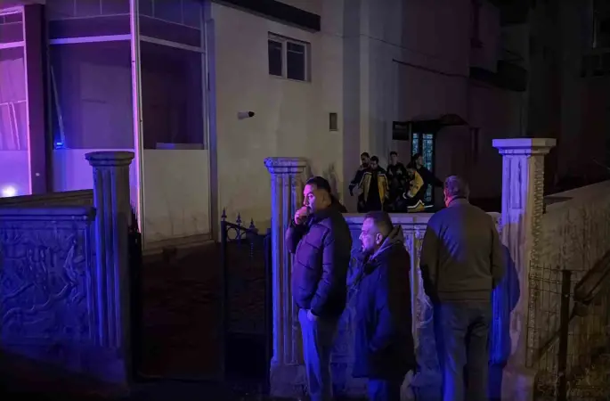 Ağabeyini ve babasını öldüren 15 yaşındaki zanlı tutuklandı
