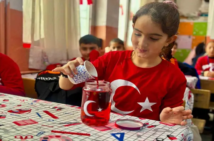 Ağrı’da okullarda ikinci dönem "Bayrak Sevgisi" temasıyla başladı
