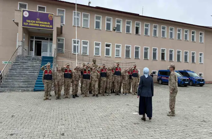 Ağrı’da özel bireyler askeri üniforma giyerek temsili askerlik yaptı
