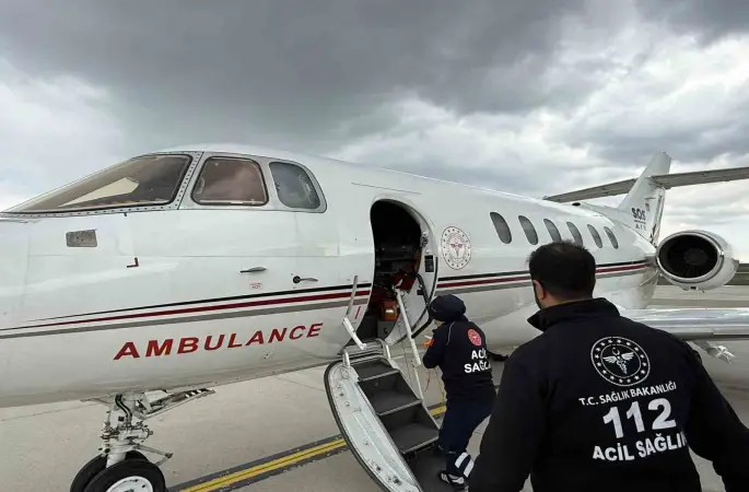 Ağrı’da tedavi gören prematüre bebek ambulans uçakla Elazığ’a sevk edildi
