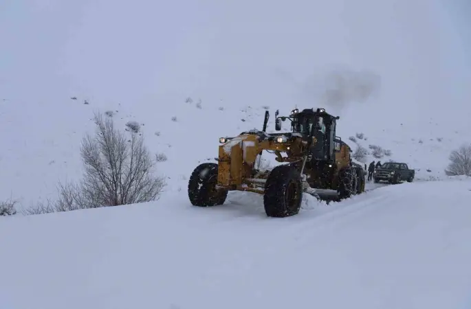 Ağrı’da yoğun kar yağışı: 377 köy yolu ulaşıma kapandı
