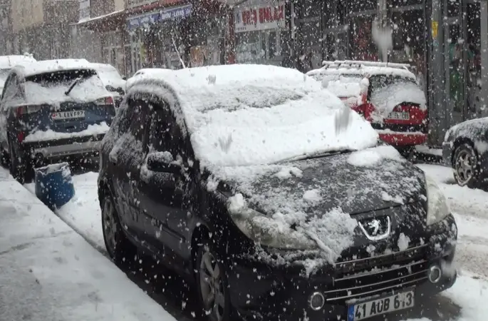 Ahlat’ta kar yağışı
