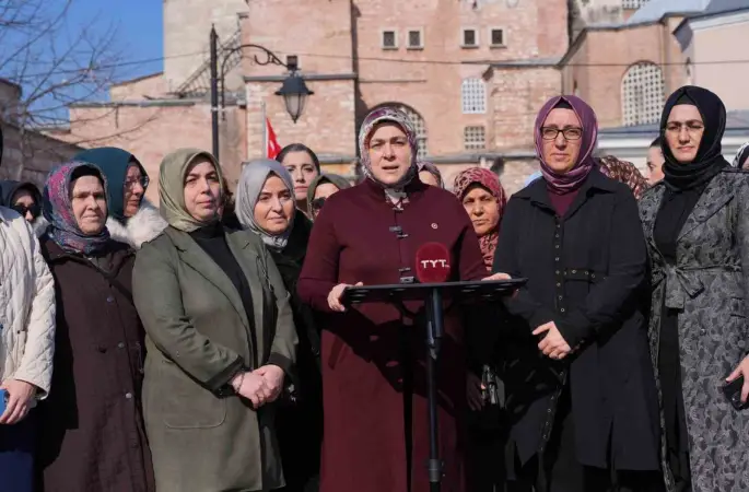 AK Parti Kadın Kolları’nın 300 bini aşkın hatminin duası Ayasofya’da yapıldı
