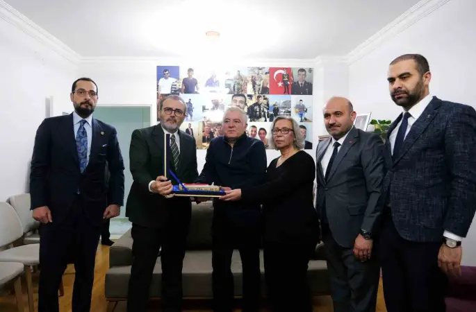 AK Parti MKYK Üyesi Ünal, şehit ailesinin misafiri oldu
