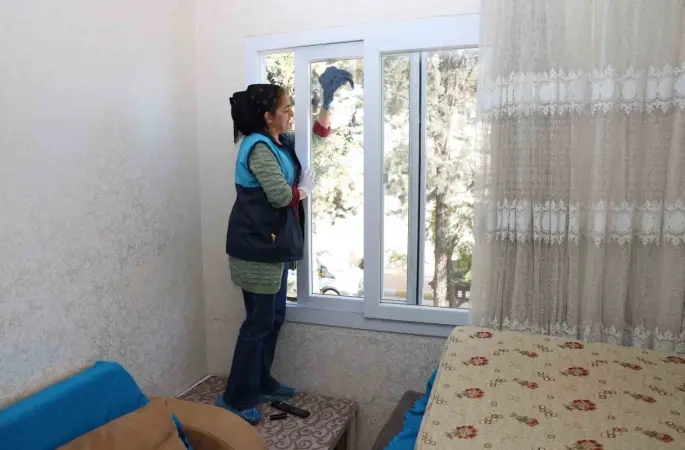 Akdeniz Belediyesi’nden ihtiyaç sahiplerine bayram temizliği desteği
