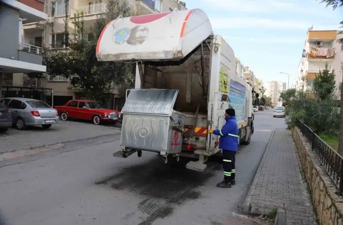 Akdeniz Belediyesinden konteynerlere kapsamlı temizlik çalışması
