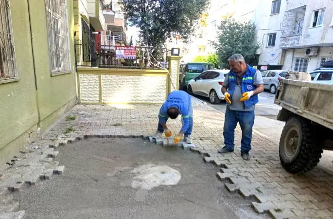 Akdeniz’de yol ve kaldırımlar yenileniyor
