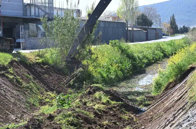 Akhisar’da 5 kilometrelik dere hattı temizleniyor
