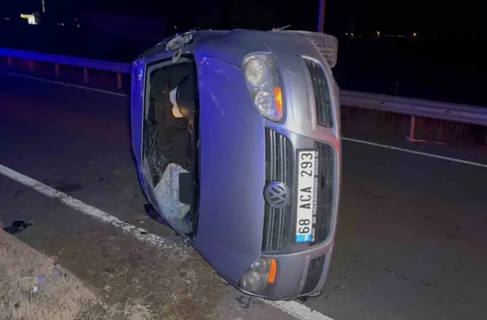 Aksaray’da otomobil devrildi: 2 yaralı
