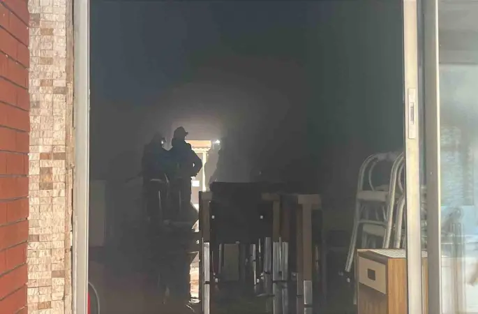 Alanya’da tadilattaki otelde çıkan yangın korkuttu
