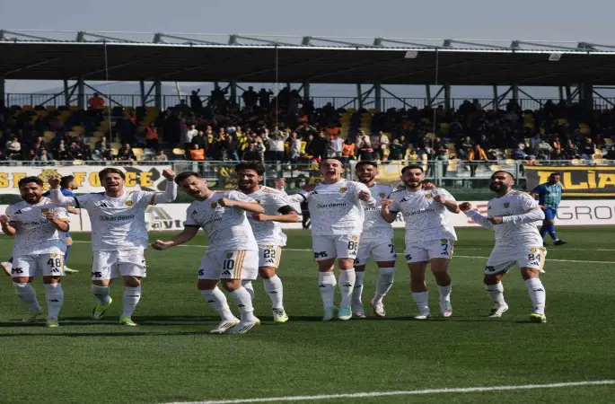 Aliağa FK, zirveye oynuyor
