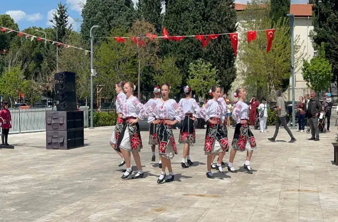 Altı ülkenin çocukları Muğla’da aynı sahneyi paylaştı
