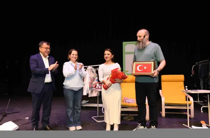 Altıeylül’de tiyatro dolu gece
