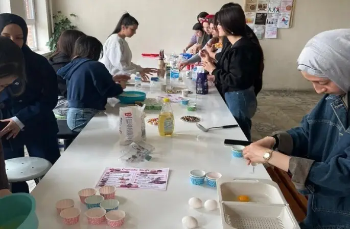 Altıntaş MYO’da Mini Kek Atölyesi düzenlendi
