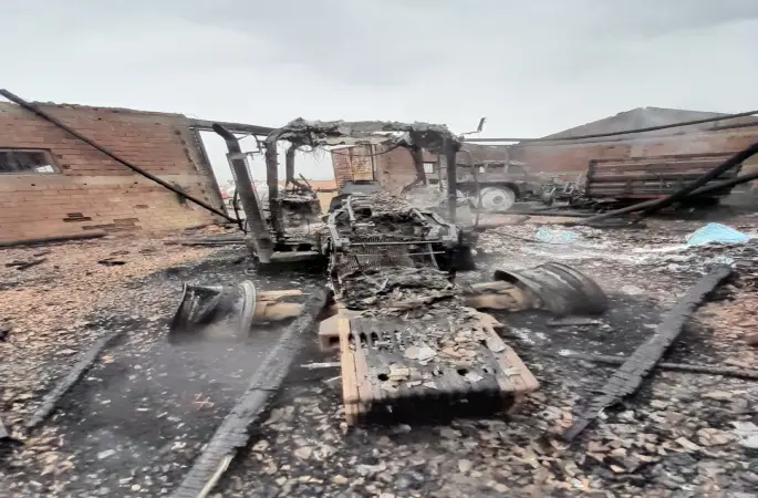 Amasya’da depo yangını: 3 traktör, 1 otomobil ve tarım aletleri zarar gördü
