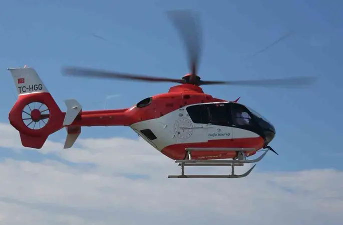 Ambulans helikopter yeni doğan bebek için zamanla yarıştı
