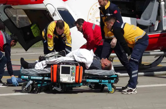 Ambulans helikopter zamanla yarıştı, kalp krizi geçiren hasta hayata tutundu

