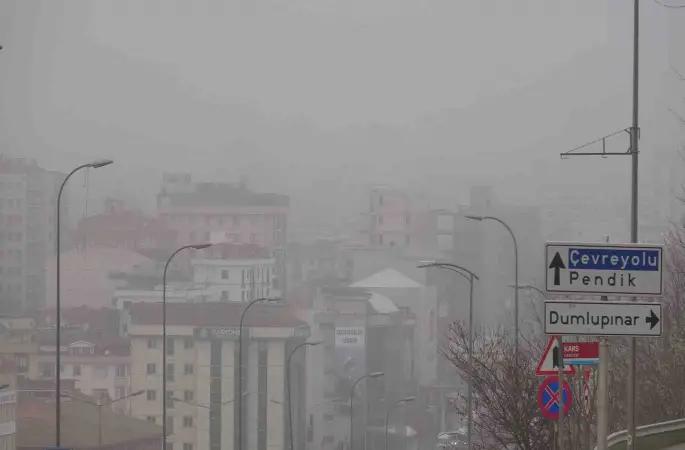 Anadolu Yakası’nda yoğun sis etkili oldu: Görüş mesafesi düştü, sürücüler zor anlar yaşadı
