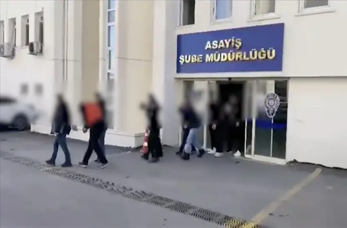 Ankara merkezli 9 ilde dolandırıcılık operasyonlarında gözaltına alınan 25 kişi tutuklandı