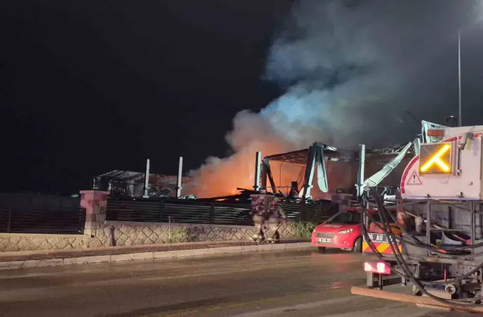 Ankara’da bir ilaç fabrikası çıkan yangın sonrası kullanılamaz hale geldi
