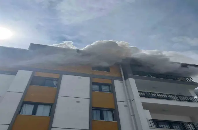 Antakya’da alevlere teslim olan ev kullanılmaz hale geldi
