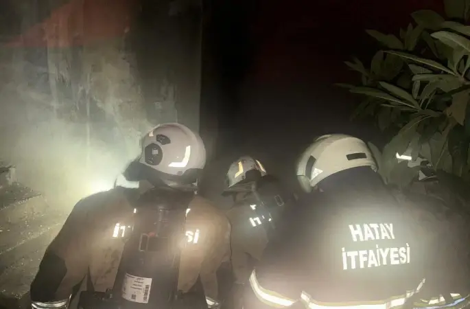 Antakya’da binanın bodrum katında yangın
