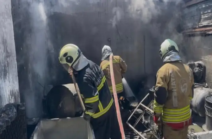 Antakya’da iş yeri alevlere teslim oldu
