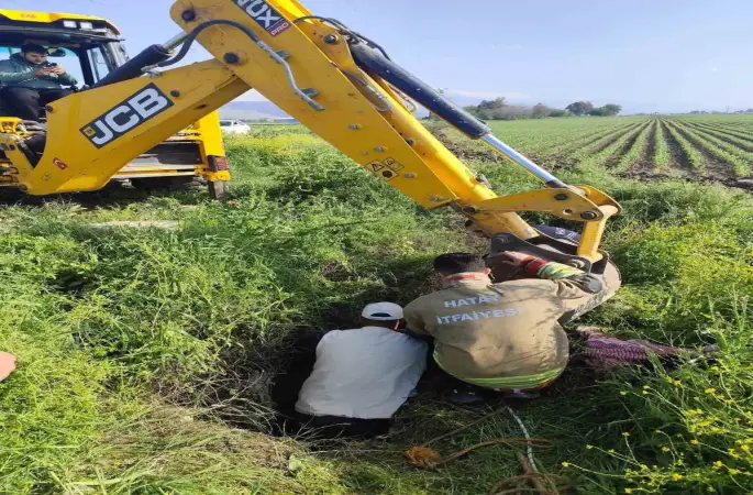 Antakya’da kuyuya düşen büyükbaş hayvan kurtarıldı
