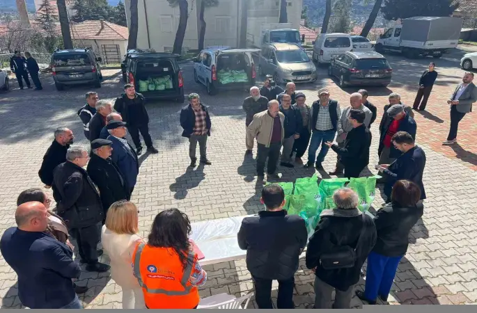 Antalya Büyükşehir Belediyesi’nden üreticilere bordo bulamacı desteği
