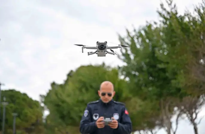 Antalya Büyükşehir zabıtasından dronla denetim
