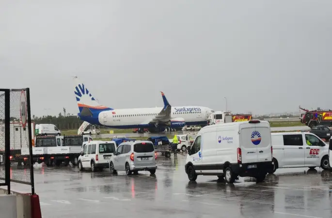 Antalya Havalimanı’nda korkutan kaza ucuz atlatıldı
