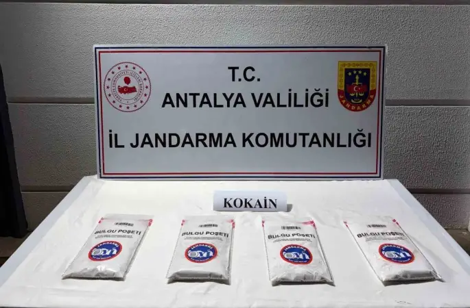 Antalya’da 1 kilo 380 gram kokain ele geçirildi, 2 şüpheli tutuklandı

