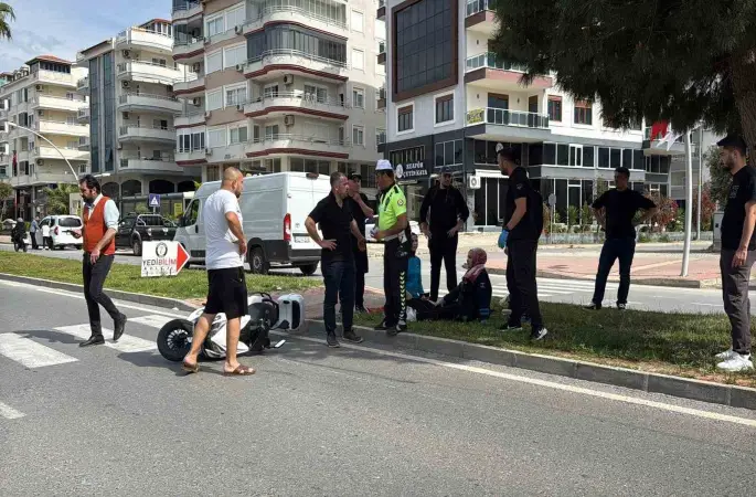 Antalya’da motosikletler çarpıştı: 3 yaralı

