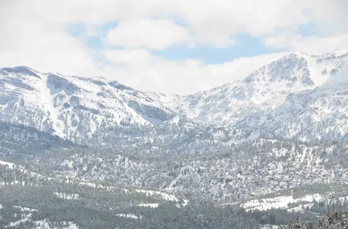 Antalya’nın zirvelerinde Nisan ayında kar sürprizi
