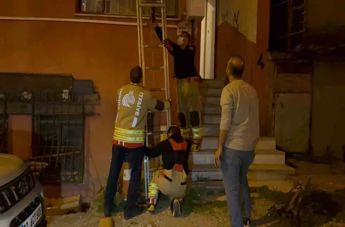 Apartmandan gelen kötü koku acı gerçeği ortaya çıkardı
