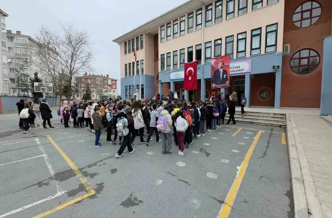 Ara tatil sona erdi, okullarda ders zili yeniden çaldı
