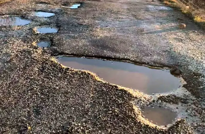 Araban Elif Mahallesi ile Yavuzeli Rumkale yoluna yenileme talebi
