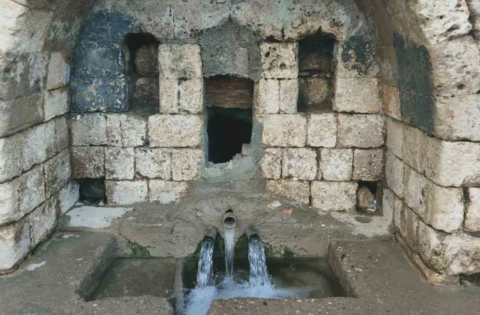 Araban’da tarihi 2 çeşmeden su akmaya başladı
