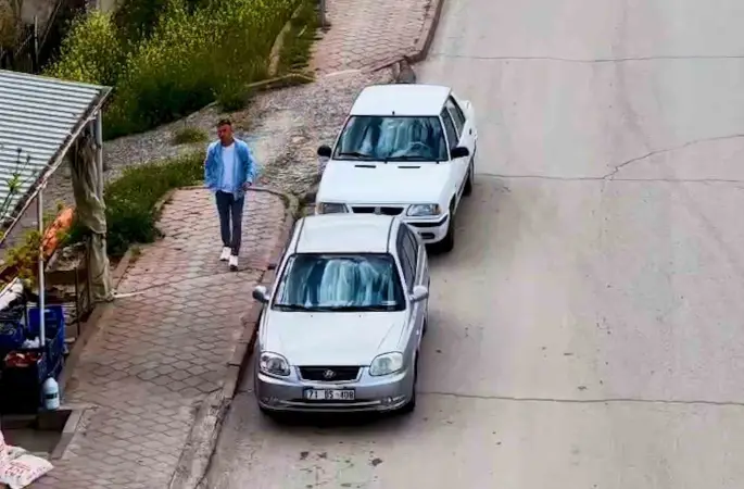 Aracını park edip uzaklaştı, dönüşte polisi karşısında buldu: Sürücüye ve araç sahibine 40’ar bin lira ceza
