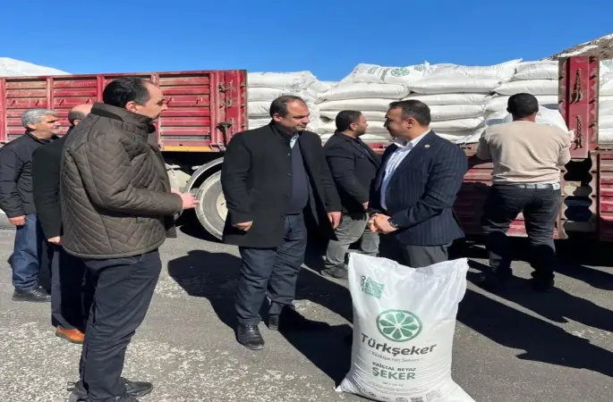 Arıcılara arı besleme şekeri dağıtıldı
