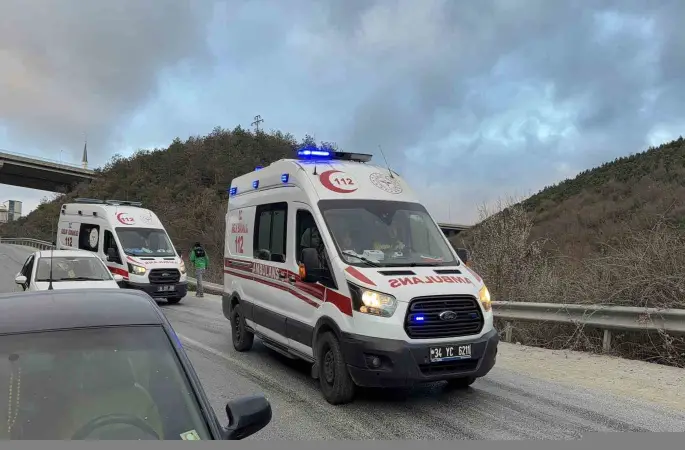 Arnavutköy’de hafif ticari araç ile hafriyat kamyonu çarpıştı: 1 ölü, 2 yaralı
