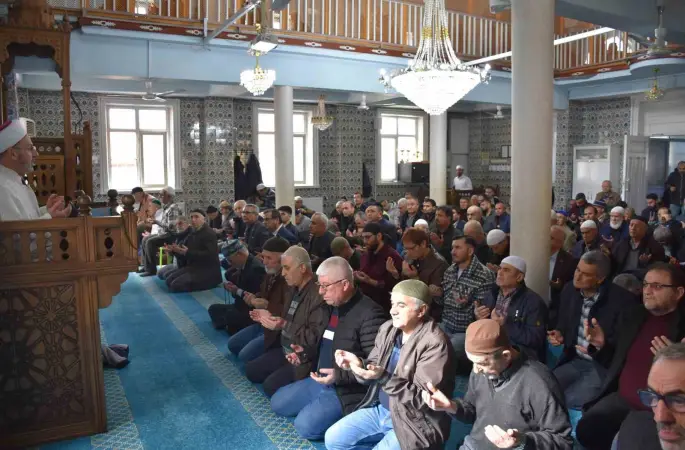 Asrın felaketinin 3’üncü yılında Salihli’de yürekler aynı duada buluştu
